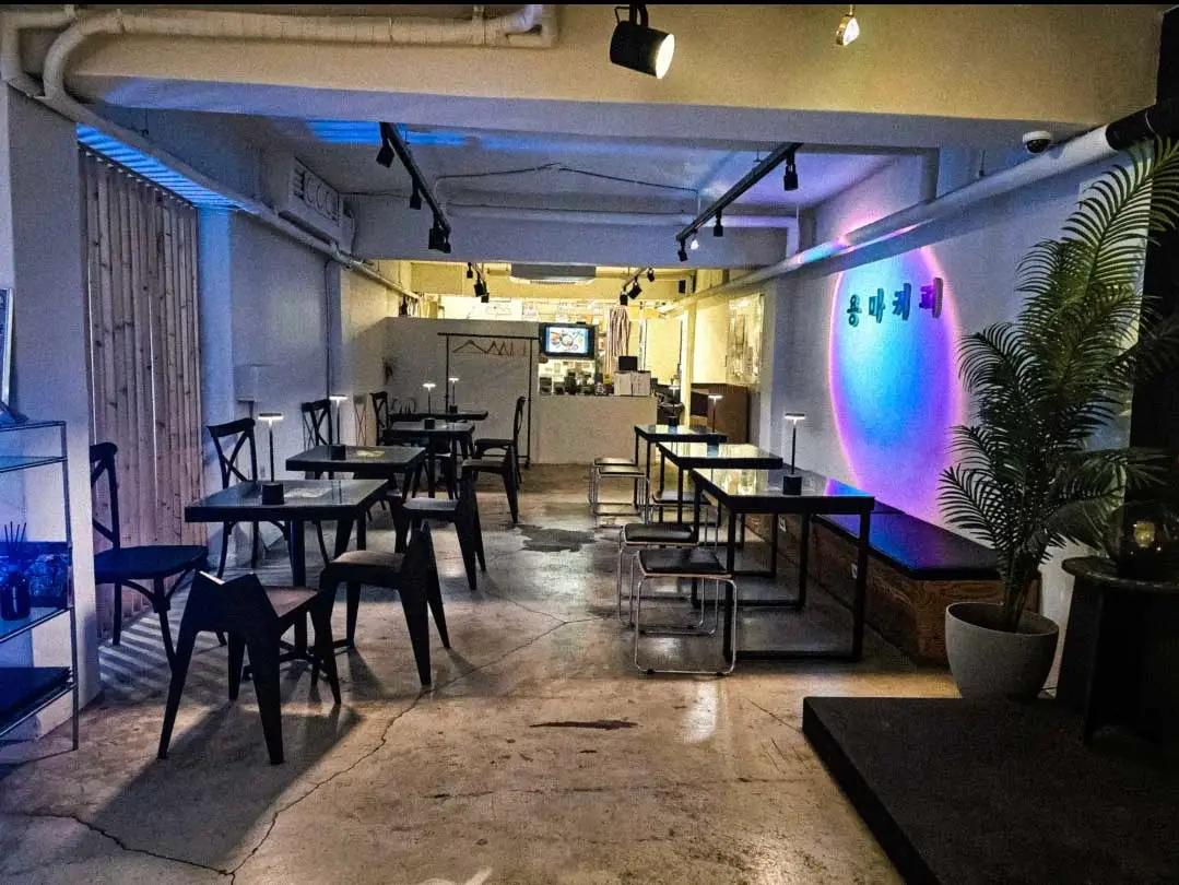 용마커피&바 공간 이미지 1