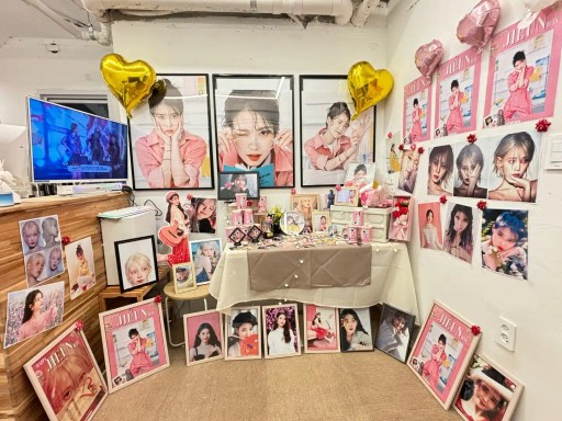 휘며들다
